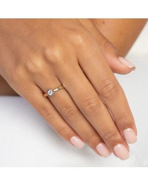 Gold ring with 0.30ct diamond certificate