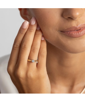 Gold ring with 0.30ct diamond certificate