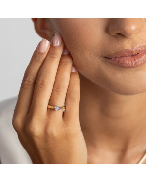Gold ring with 0.30ct diamond certificate