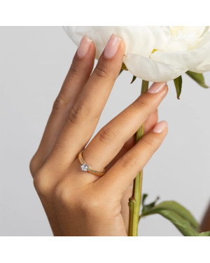 Gold ring with 0.30ct diamond certificate