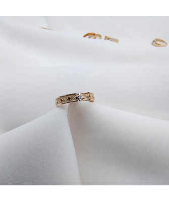 Ring with a large stone gold 8k