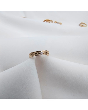 Ring with a large stone gold 8k