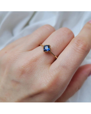 Sapphire stone gold ring