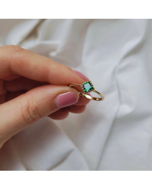 Emerald stone gold ring