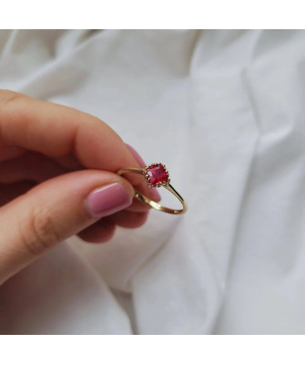 Gold ring ruby stone