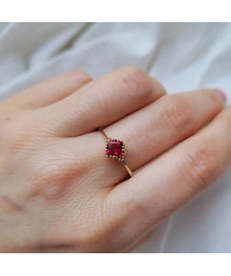 Gold ring ruby stone