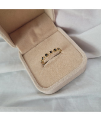Delicate ring black stones 8k gold