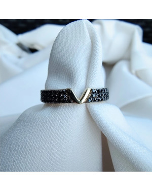 Ring with a large stone gold 8k