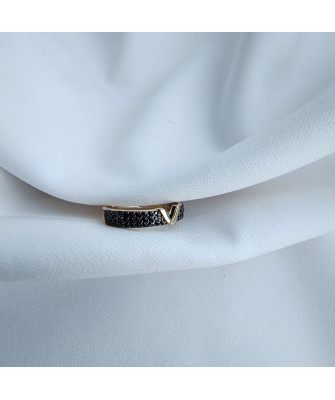 Ring with a large stone gold 8k