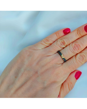 Ring with a large stone gold 8k