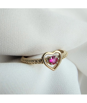 Ring with a large stone gold 8k