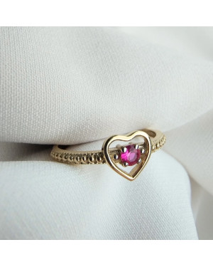 Ring with a large stone gold 8k