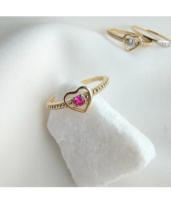 Ring with a large stone gold 8k