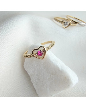 Ring with a large stone gold 8k