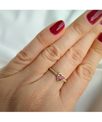 Ring with a large stone gold 8k