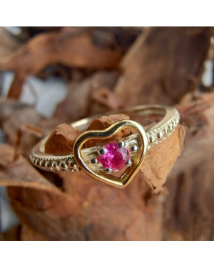 Ring with a large stone gold 8k