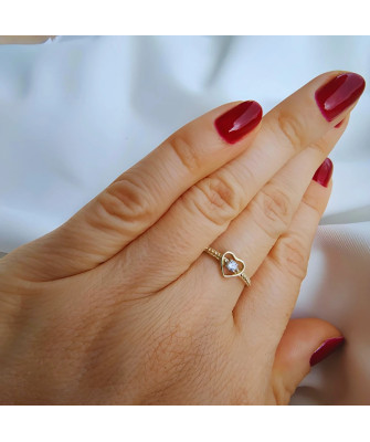 Ring with a large stone gold 8k