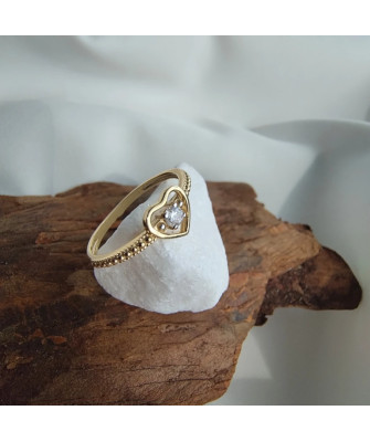 Ring with a large stone gold 8k