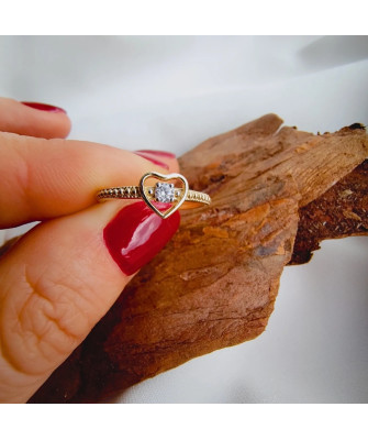 Ring with a large stone gold 8k