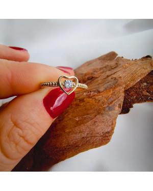 Ring with a large stone gold 8k