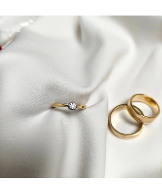 Gold Engagement Ring with a White Stone 8k Test