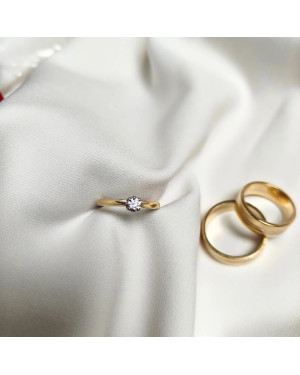 Gold Engagement Ring with a White Stone 8k Test