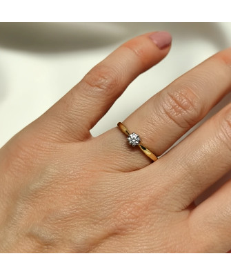 Gold Engagement Ring with a White Stone 8k Test