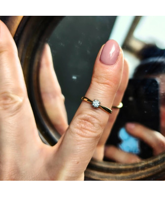 Gold Engagement Ring with a White Stone 8k Test