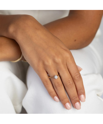 Gold ring with 0.30ct diamond certificate