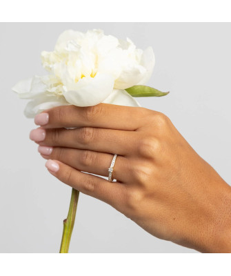 Gold ring with 0.30ct diamond certificate