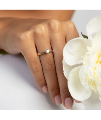 Gold ring with 0.30ct diamond certificate