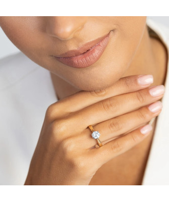 Gold ring with 0.30ct diamond certificate