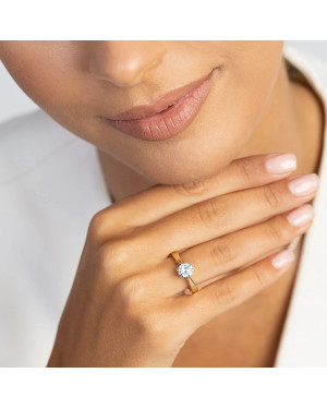 Gold ring with 0.30ct diamond certificate