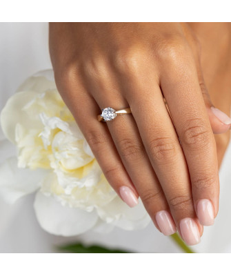 Gold ring with 0.30ct diamond certificate