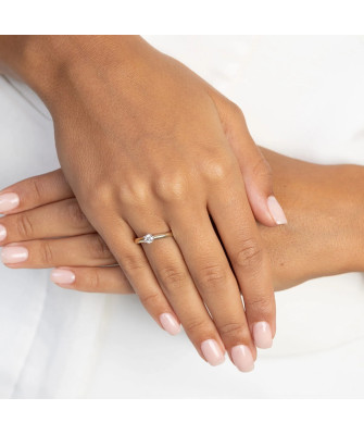 Gold ring with 0.30ct diamond certificate