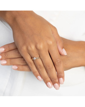 Gold ring with 0.30ct diamond certificate