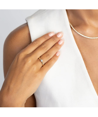 Gold ring with 0.30ct diamond certificate