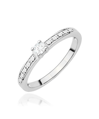 Gold ring with 0.30ct diamond certificate