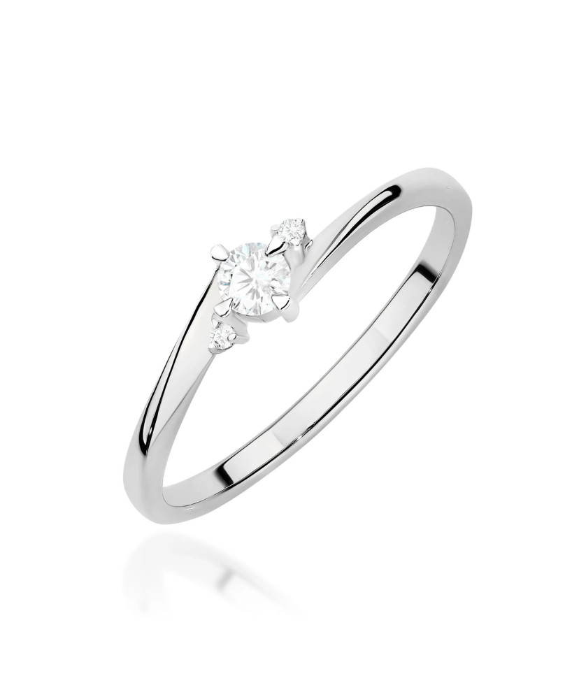 Gold ring with 0.30ct diamond certificate