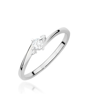 Gold ring with 0.30ct diamond certificate