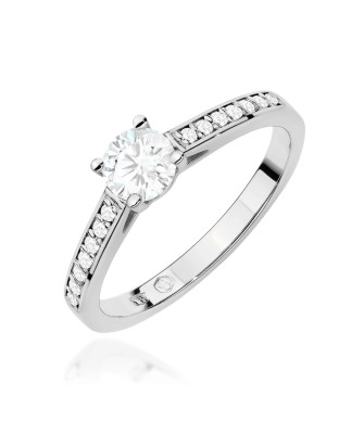 Gold ring with 0.30ct diamond certificate