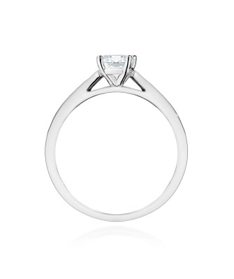 Gold ring with 0.30ct diamond certificate