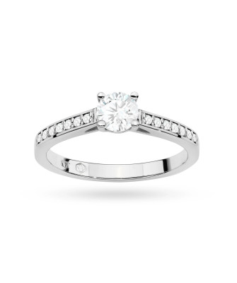 Gold ring with 0.30ct diamond certificate