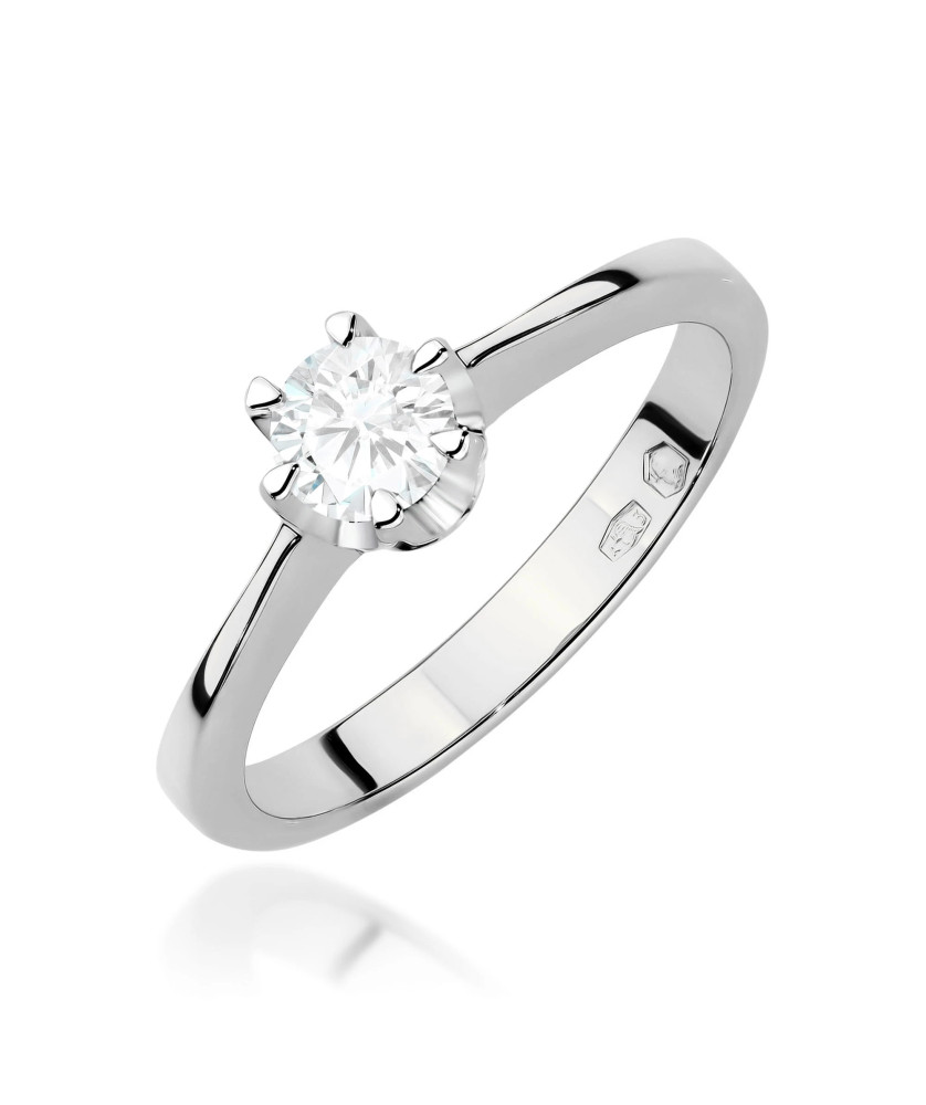 Gold ring with 0.30ct diamond certificate