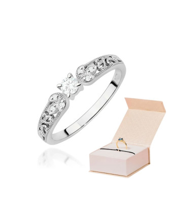 Gold ring with 0.30ct diamond certificate