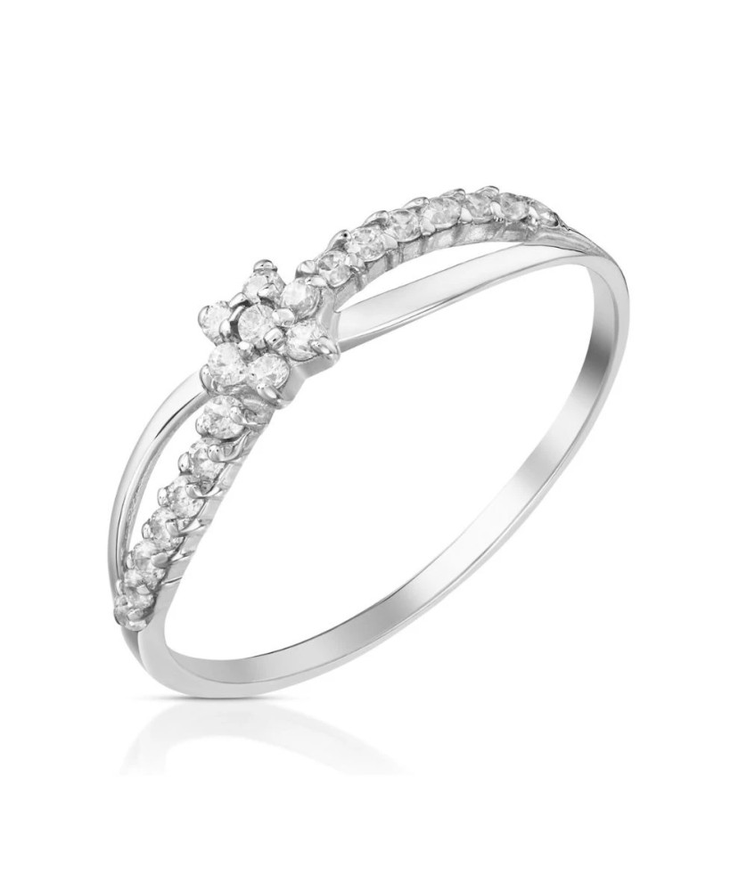 Thin ring with cubic zirconia