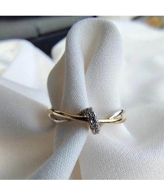 Gold ring 8k with stones