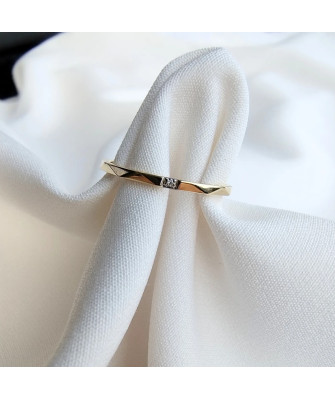 Gold ring 8k with stones