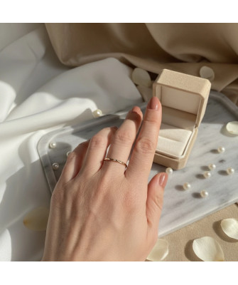 Gold ring 8k with stones