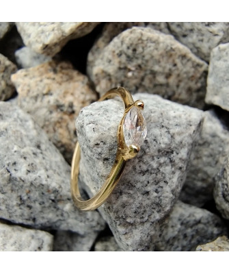 Gold ring 8k with stones